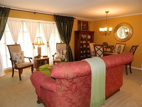4th image of 2727 Briarhurst Dr APT 17