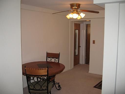 4th image of 6807 N Northwest Hwy #1