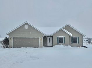 53427 Ridgeview Cir, Paw Paw, MI 49079