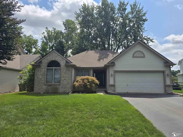 885 Hickory Creek Dr, Temperance, MI 48182