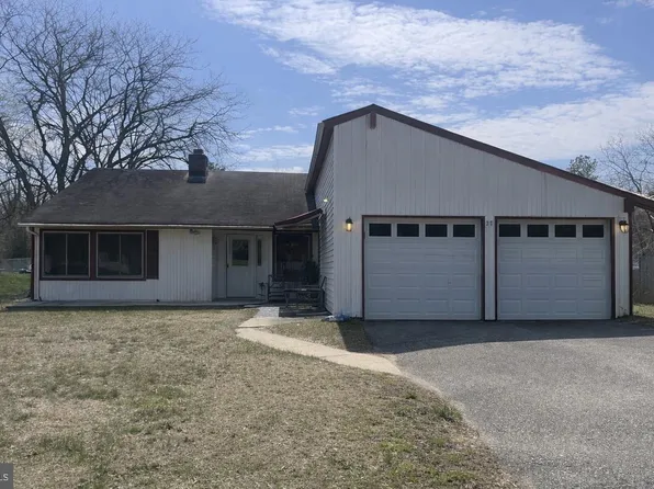 37 Pinewood Ln, Sicklerville, NJ 08081