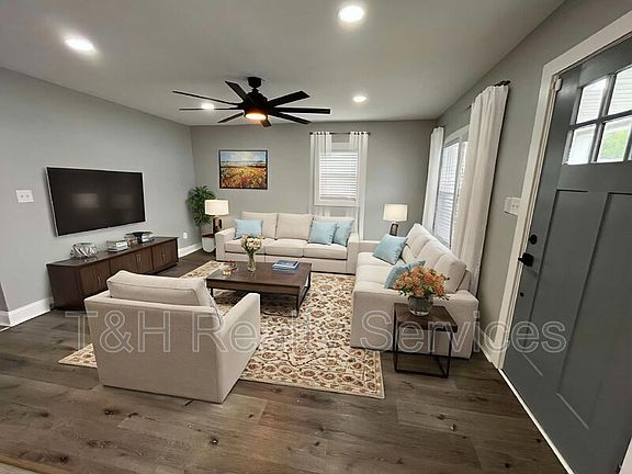 4th image of 301 Villa Ave