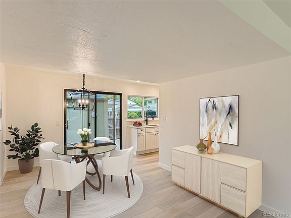 Dining Area (Virtual Staging)