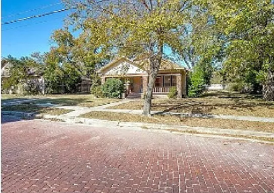 1041 W Vanderbilt St — Photo 2