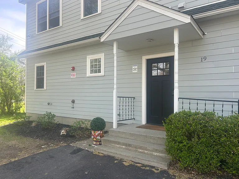 19 Firehouse Ln #2 — Photo 1