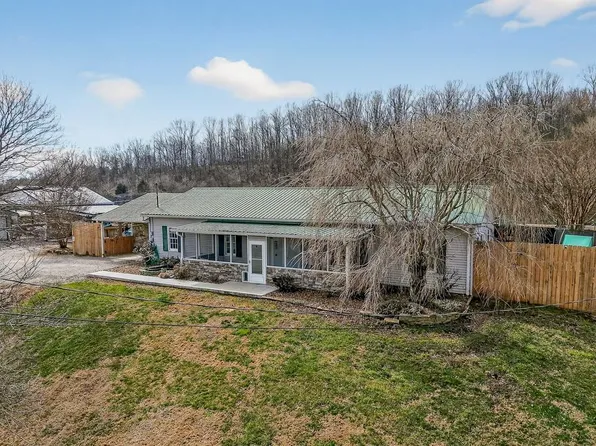 1375 Roberts Matthews Hwy, Sparta, TN 38583