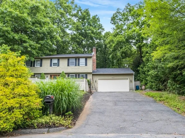31 Golden Dr, Northampton, MA 01062
