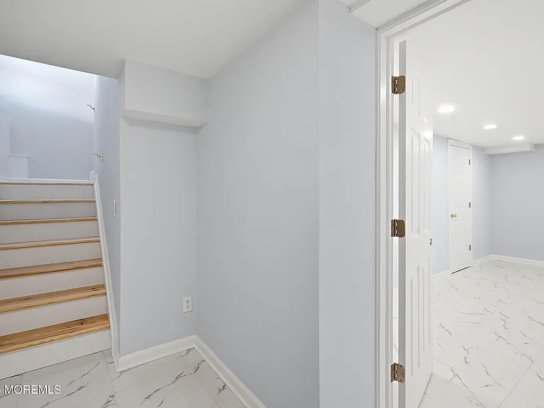 39 Hilltop Rd — Photo 51