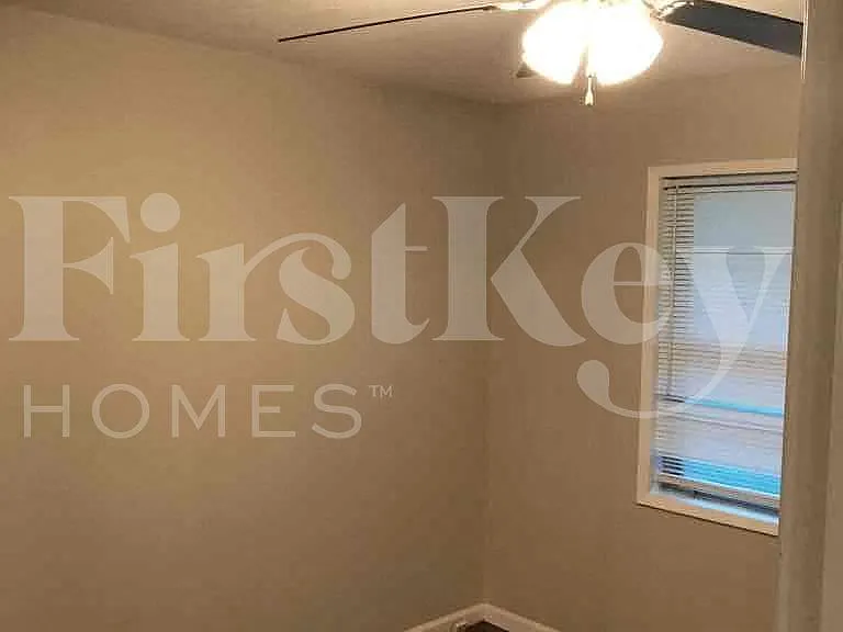 4800 N Wallace Ave — Photo 6