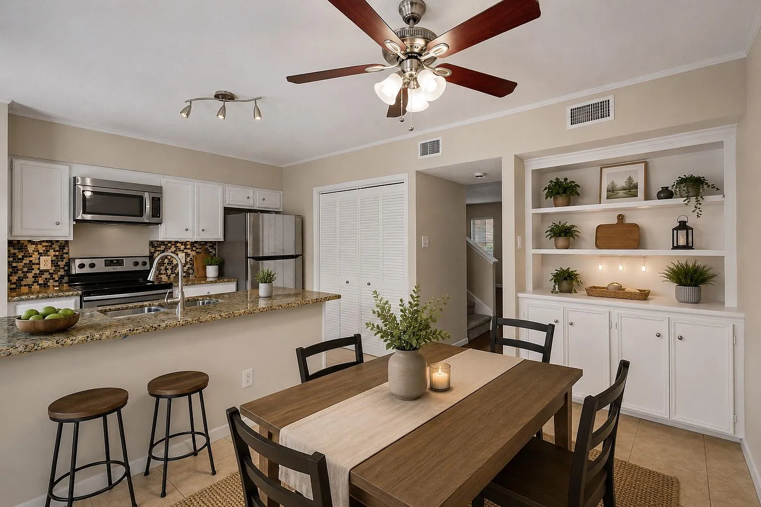 2 bed, 2.5 bath, 1307 sqft, $2,400 — Photo 3
