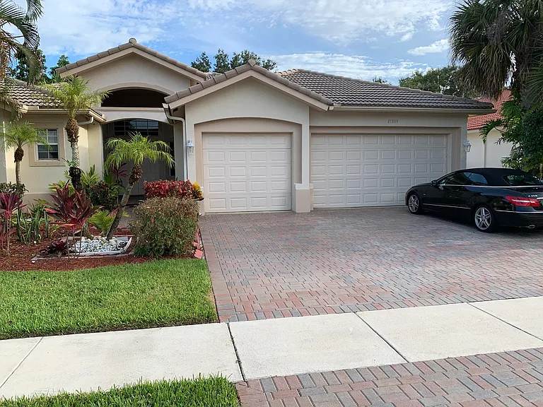 11889 Osprey Point Cir — Photo 1