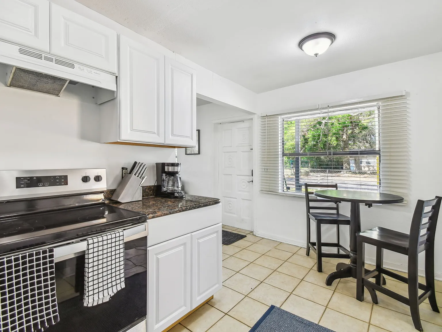 4 bed, 1300 sqft, $750 — Photo 1