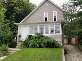 370 Hastings St, Elgin, IL 60120