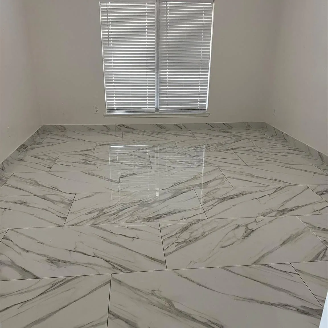 3 bed, 1.0 bath, 2005 sqft, $2,400 — Photo 3