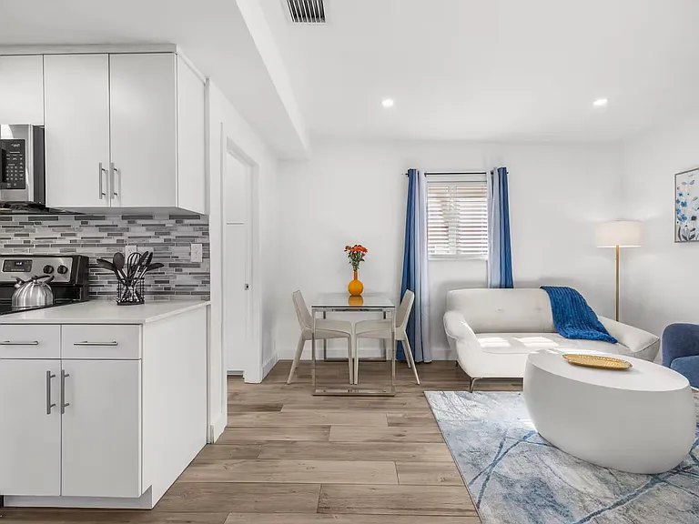 836 SW 4th Ave — Photo 11