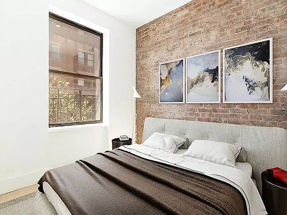 5th image of 147 Christopher St #1