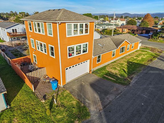 4th image of 360 Grand Ave