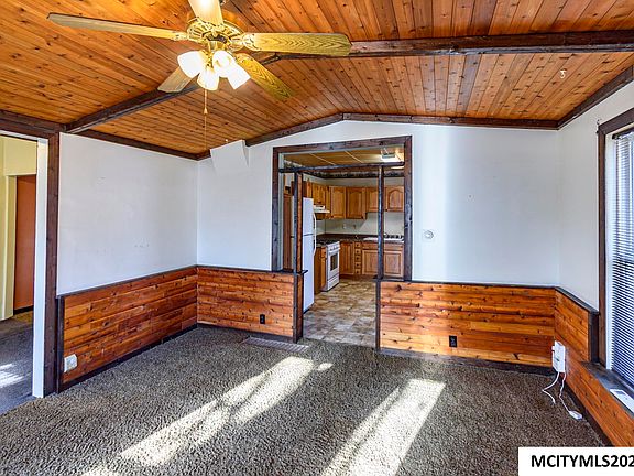 3rd image of 516 4th St NE