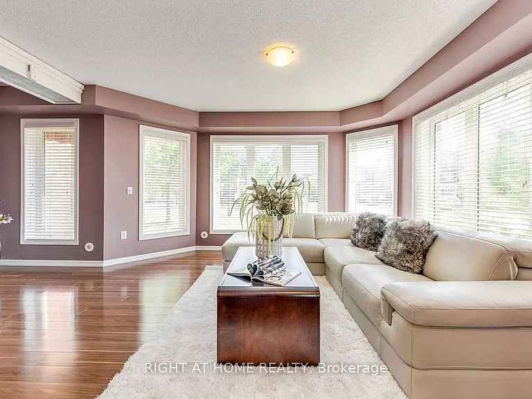 638 Holly Ave — Photo 3
