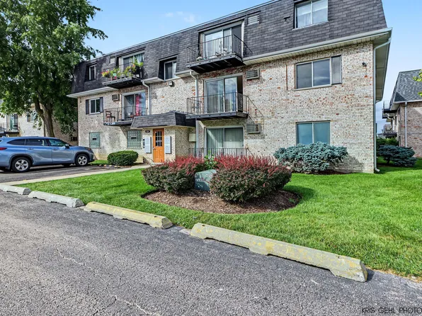 1319 N Baldwin Ct Unit 2B, Palatine, IL 60074