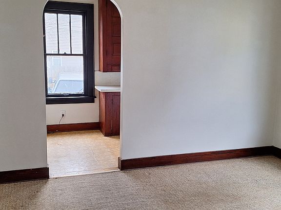 4th image of 518 W Jefferson St #1/2