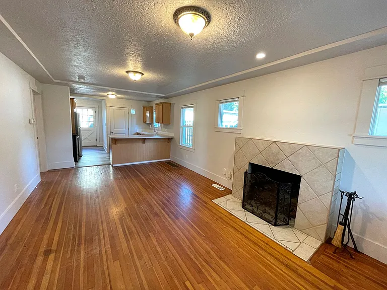 900 NE 91st Ave — Photo 5