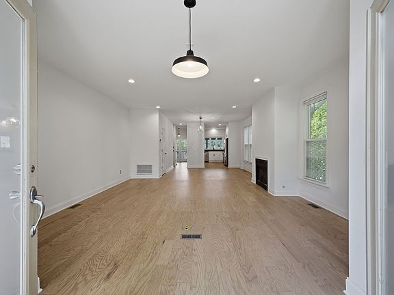 3rd image of 332 Ardsley Pl