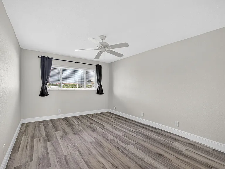100 Shore Ct #208 — Photo 33