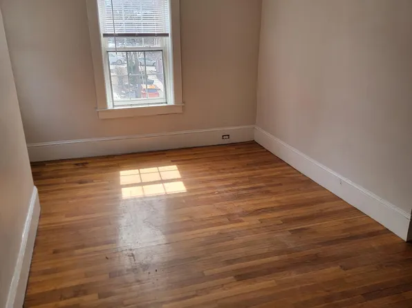 96 Mechanic St APT 3, Manchester, NH 03101