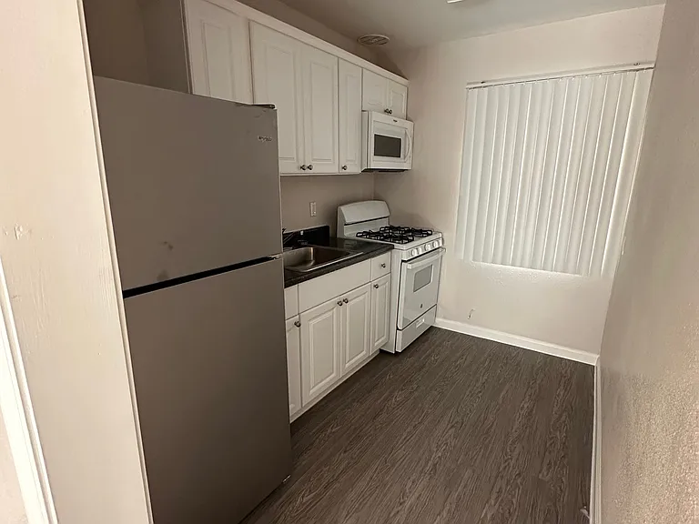 7744 Reseda Blvd #24 — Photo 5