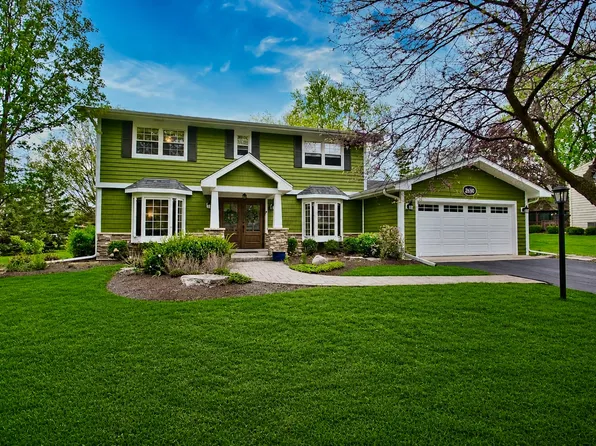 2S510 Seneca Dr, Wheaton, IL 60189