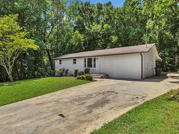 3rd image of 208 Lakeshore Dr