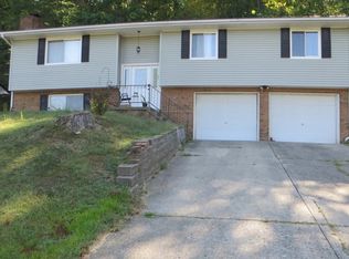 22 Barrington Rd, Nitro, WV 25143
