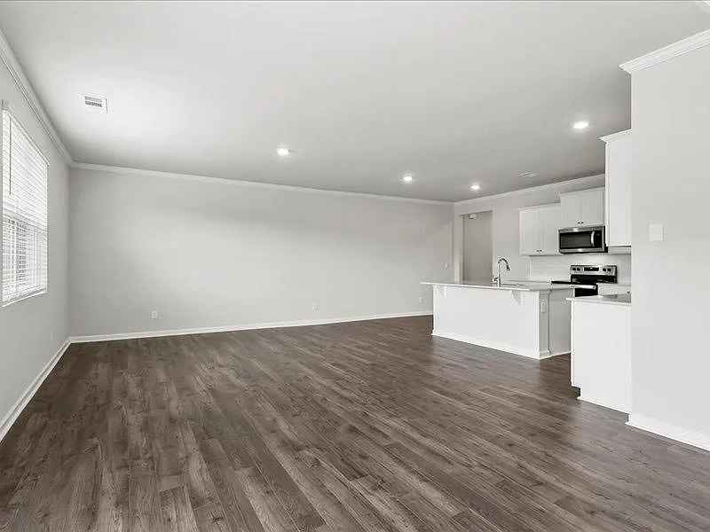 3 bed, 2.5 bath, 2060 sqft, $2,825 — Photo 2