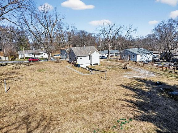 3rd image of 901 NE 83rd St