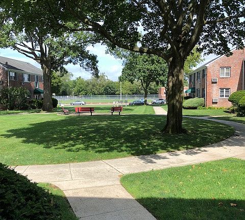 3rd image of 951 Fenwood Dr APT 4