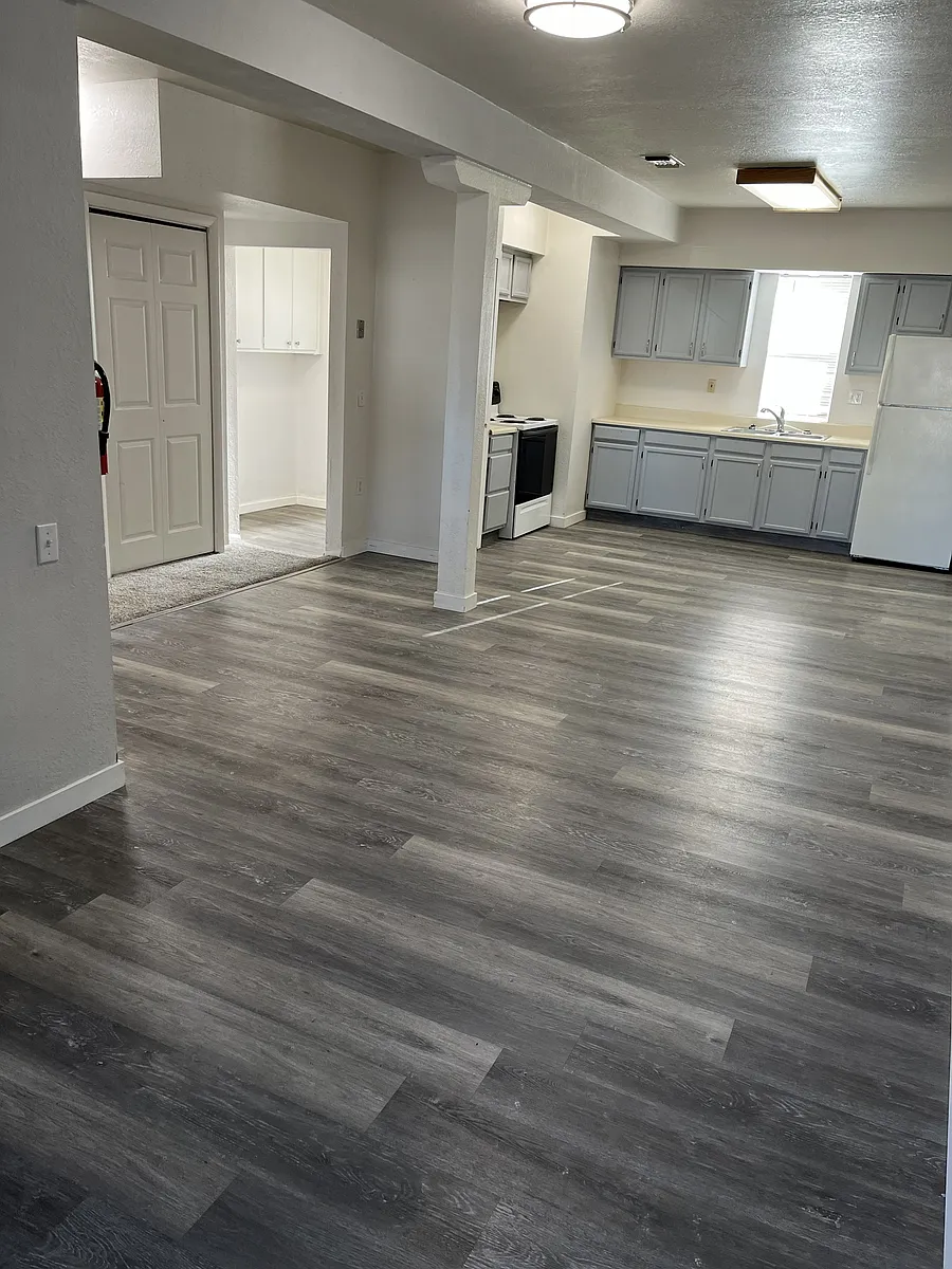 Building Photo - 109 N Kimball Ave #D