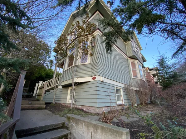 300 11th Ave E, Seattle, WA 98102