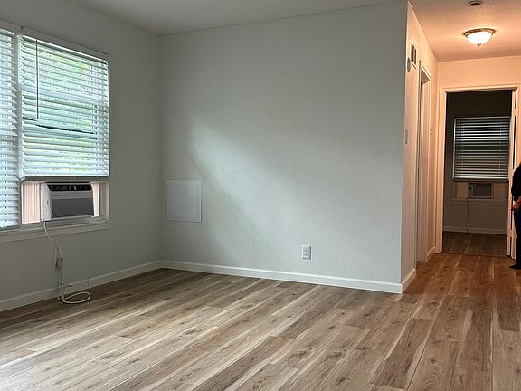 5th image of 122 Baywell Dr