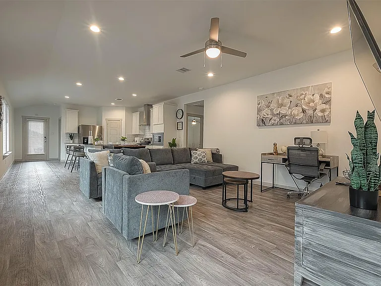2919 Stamford Hill Ln — Photo 9