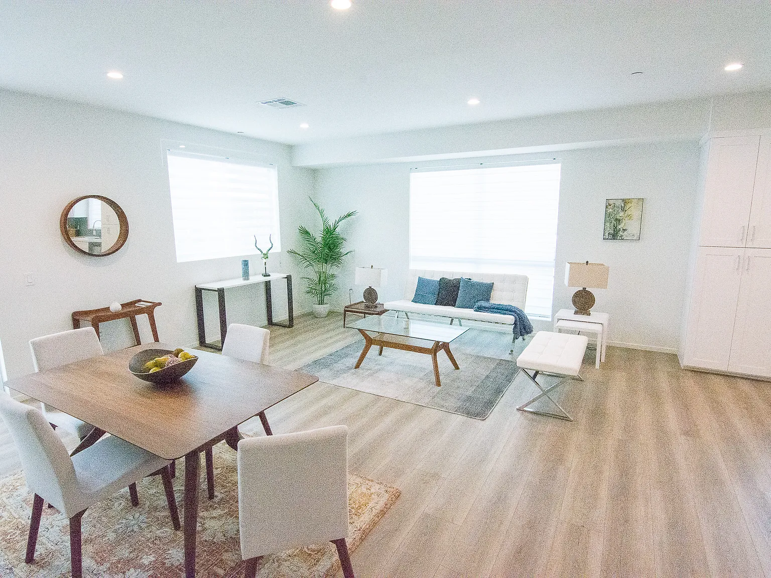 2 bed, 2.5 bath, 1900 sqft, $4,000 — Photo 2