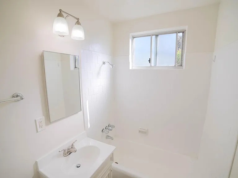 Rives Manor Downey — Photo 14