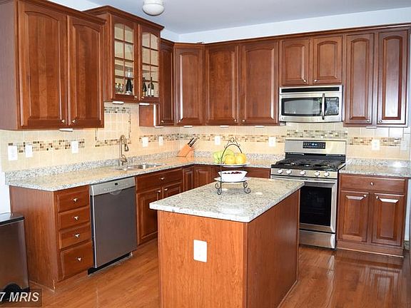 Upgraded w/Tile Backsplash, Granite Counter/Island