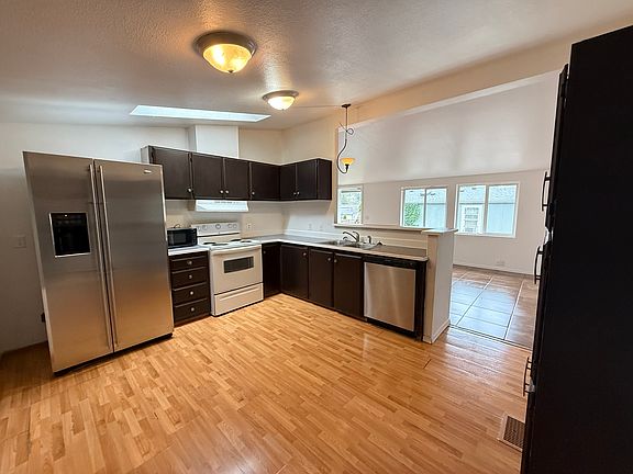3rd image of 10110 217th Avenue Ct E