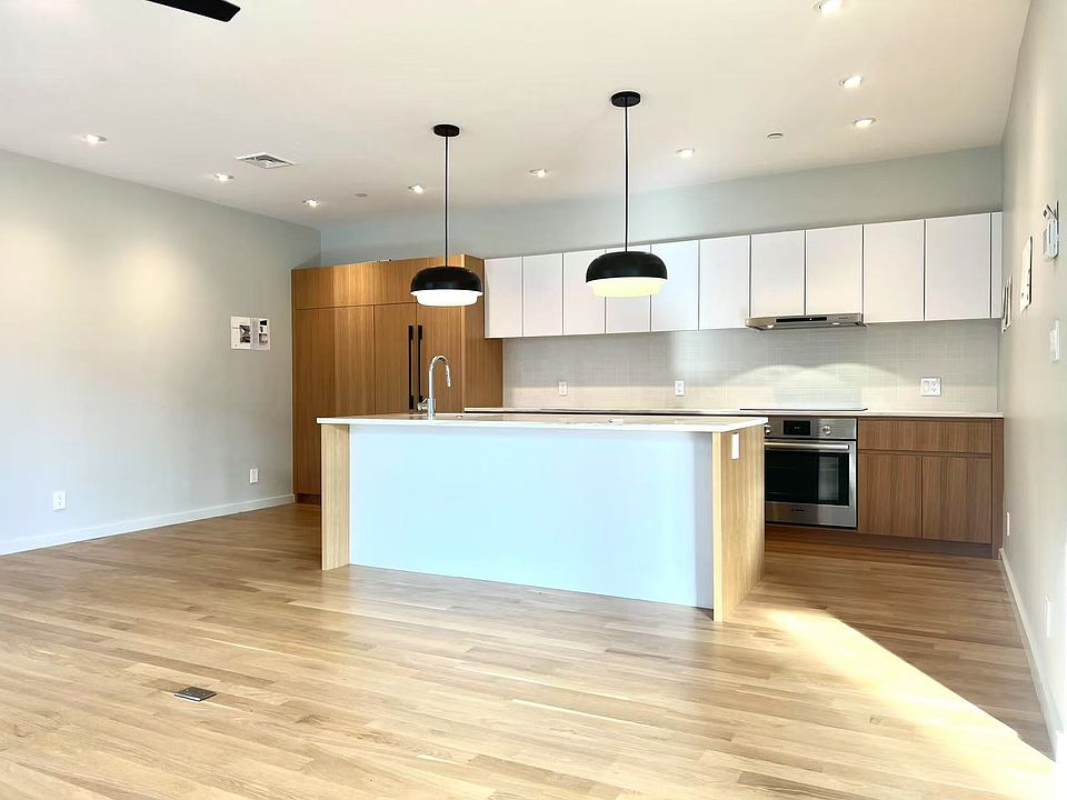 1st image of 145 Willow St #2