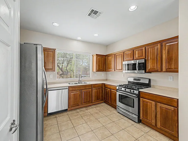 1676 W Morse Dr — Photo 13