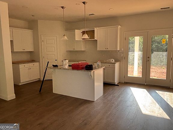 3rd image of 75 Oak Rd