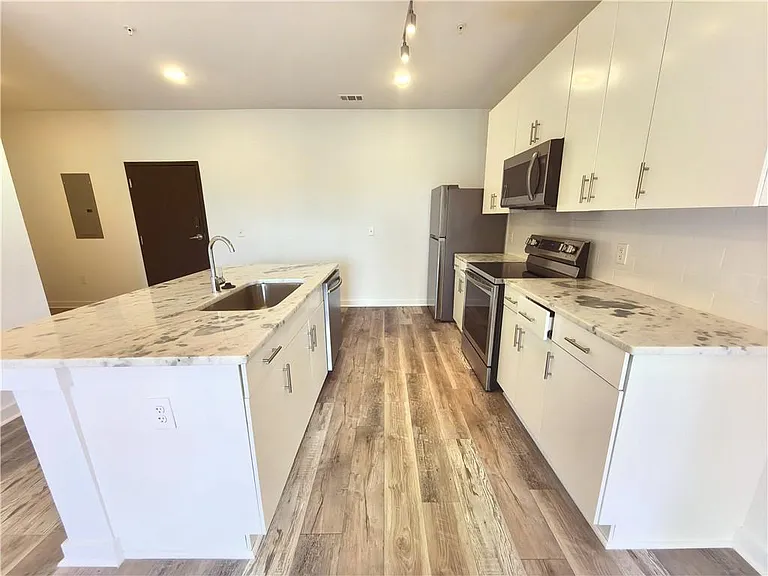 525 Parkway Dr #401 — Photo 7