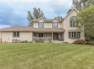 W221N7430 Willow View Dr, Lisbon, WI 53089