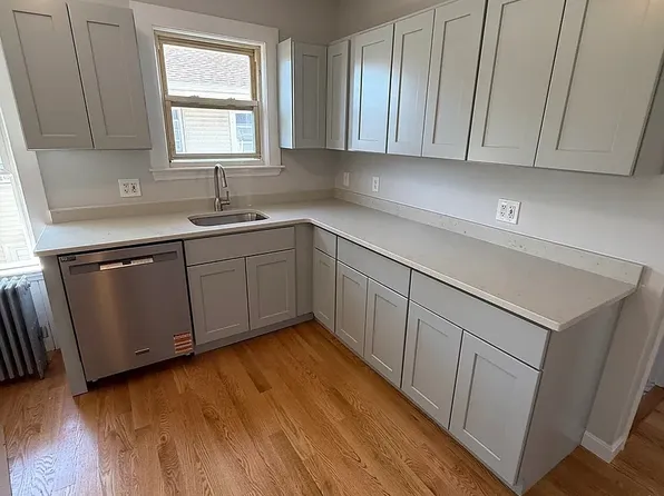 86 Quincy St #2, Medford, MA 02155